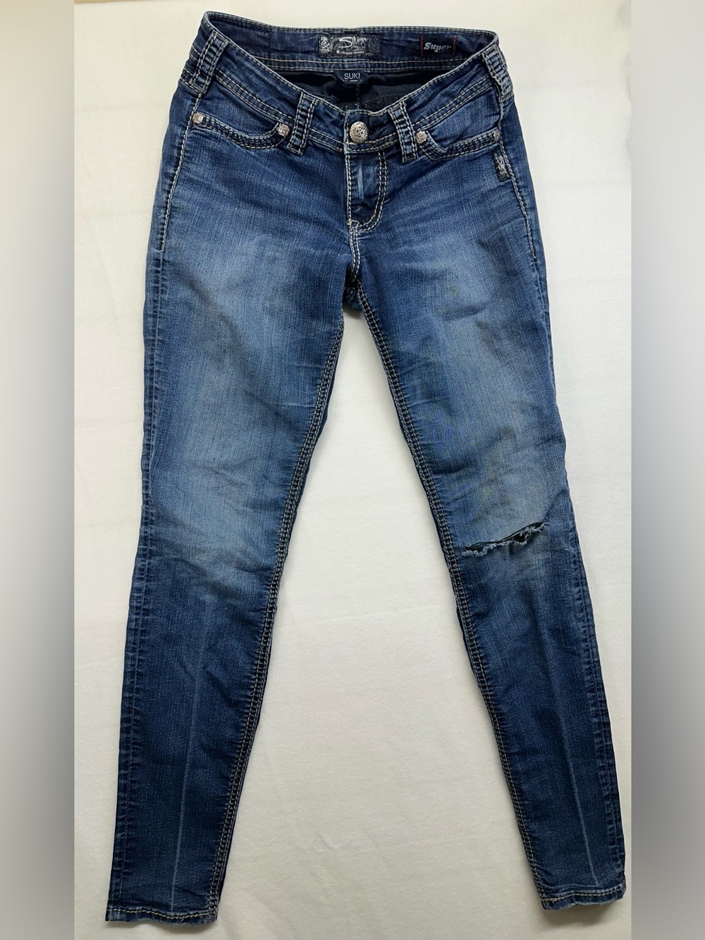 Silver Suki Women’s 26x31 Mid Rise Dark Blue Distressed Super Skinny Jeans